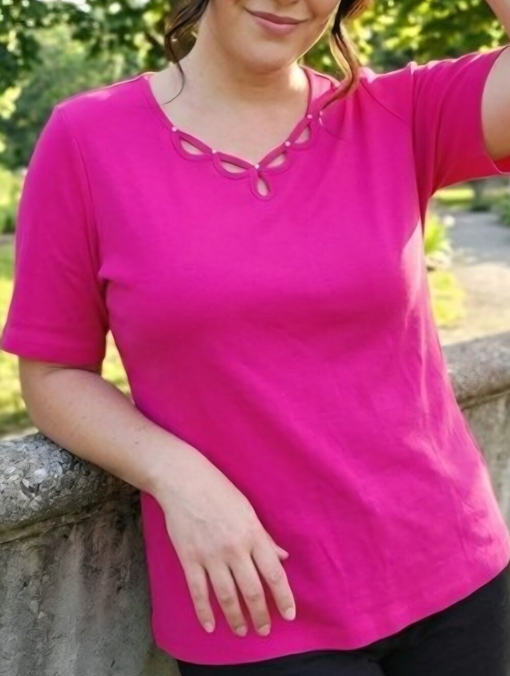 KAREN SCOTT fuchsia short sleeve tee with keyhole detail